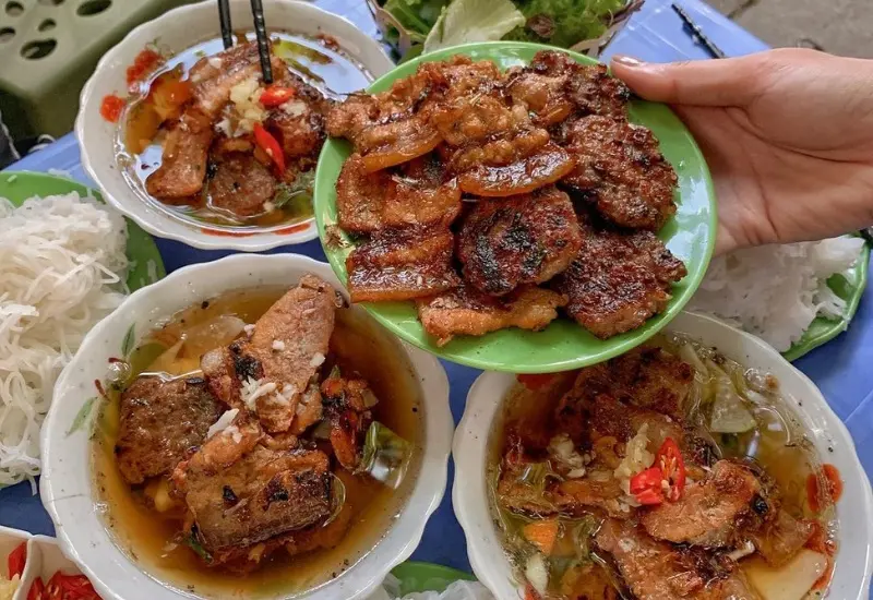 Khám phá phố ẩm thực Đảo Ngọc - Ngũ Xã: Thiên đường ăn uống 5