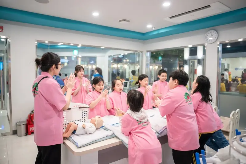 KidZania T&acirc;y Hồ: Thi&ecirc;n đường giải tr&iacute; học tập cho b&eacute; kh&aacute;m ph&aacute; 11