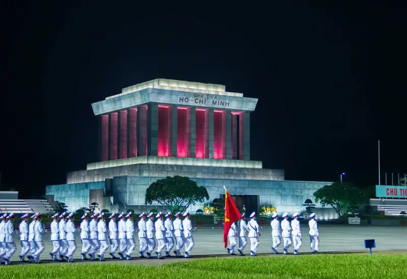 Lưu ngay 13 tour đ&ecirc;m H&agrave; Nội đặc sắc kh&ocirc;ng thể bỏ lỡ 9