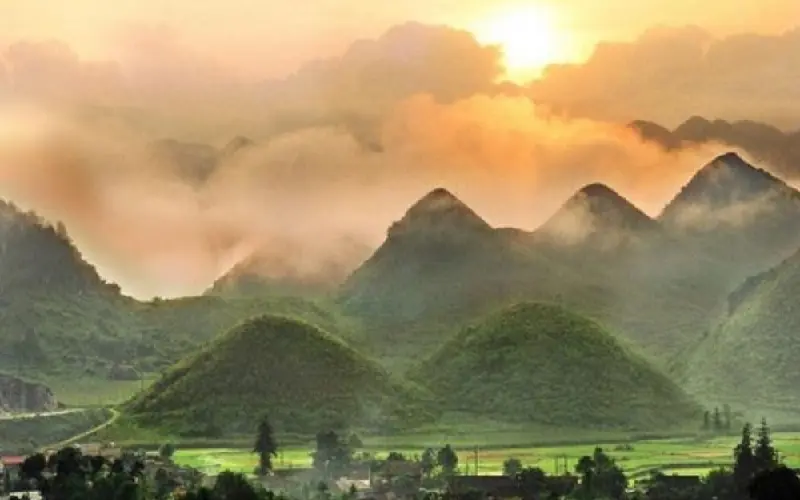 N&uacute;i Đ&ocirc;i S&oacute;c Sơn: Vẻ đẹp hoang sơ gắn với chuyện t&igrave;nh bất tử 4