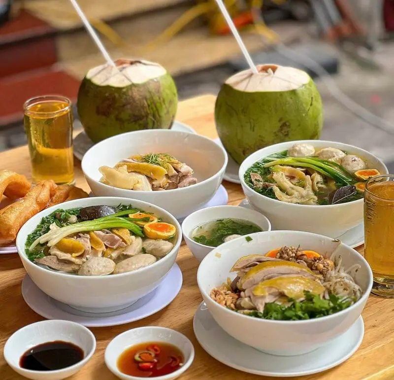 Phố đi bộ Hồ Gươm: Kinh nghiệm ăn chơi, check-in 2026 12