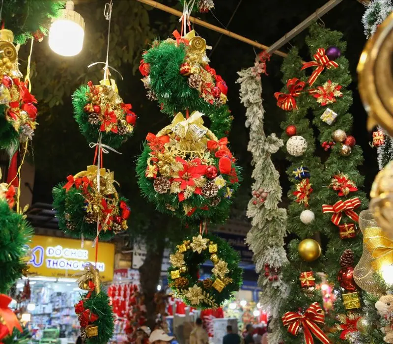 Phố H&agrave;ng M&atilde; lung linh trước thềm Noel 2025 8