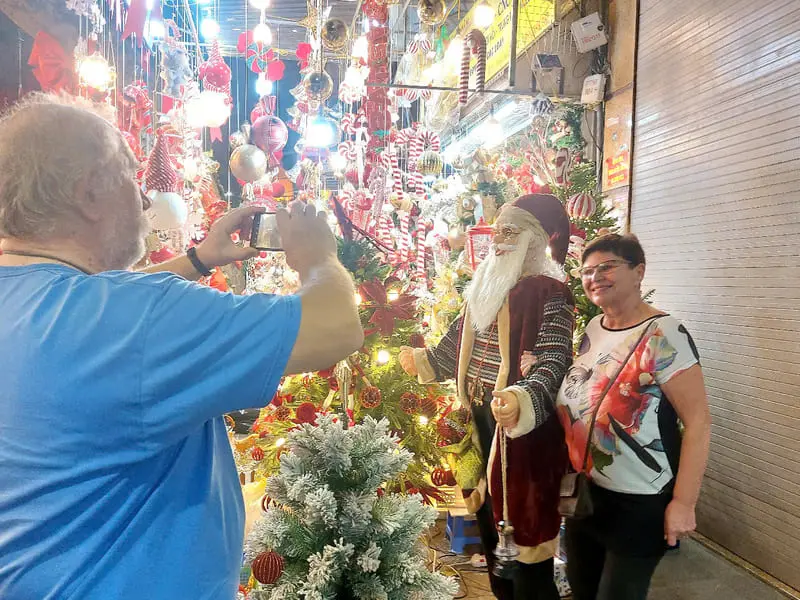 Phố H&agrave;ng M&atilde; lung linh trước thềm Noel 2025 18