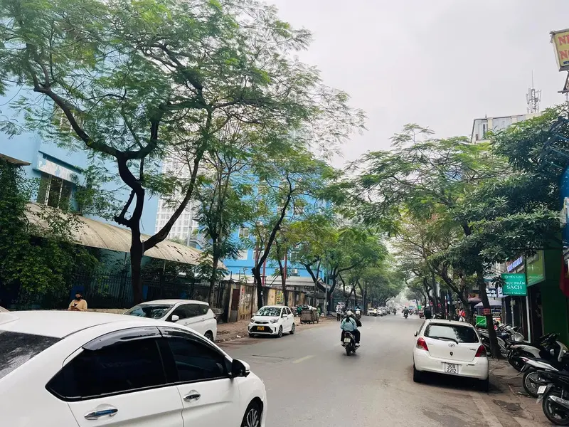 Phố N&uacute;i Tr&uacute;c vừa cổ k&iacute;nh vừa hiện đại giữa l&ograve;ng H&agrave; Nội 9
