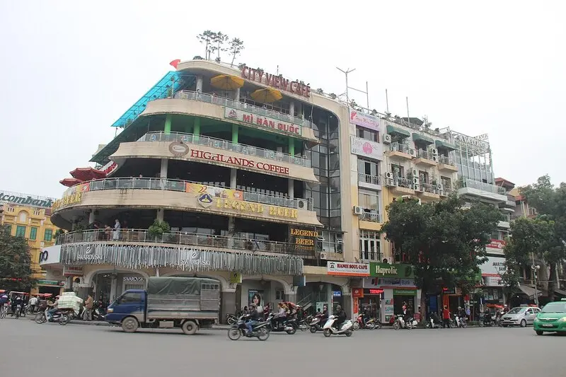 Tham quan tòa nhà Hàm Cá Mập nằm ngay vị trí đắc địa thủ đô 2