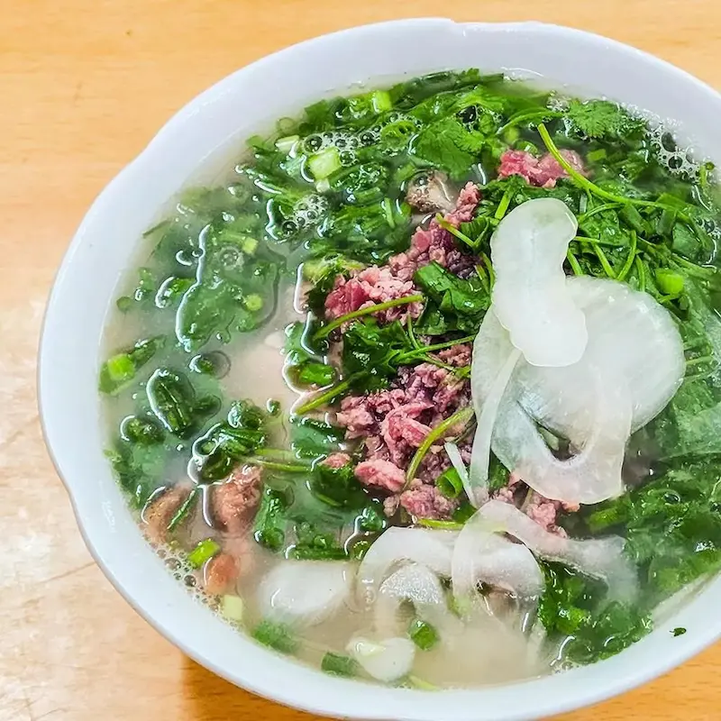 T&ocirc; phở b&ograve; Ấu Triệu c&oacute; g&igrave; lại được Michelin vinh danh? 2