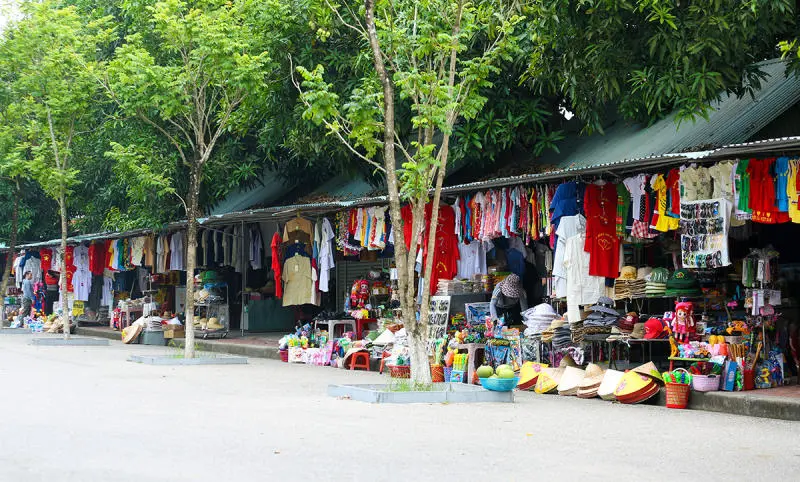 Top 6 chợ đồ si H&agrave; Nội nổi tiếng với gi&aacute; cả b&igrave;nh d&acirc;n 3