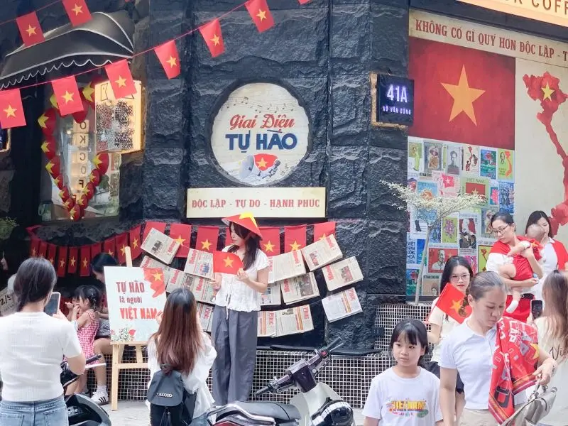 Top 7 qu&aacute;n c&agrave; ph&ecirc; xem diễu binh c&oacute; vị tr&iacute; v&agrave;ng dịp Quốc kh&aacute;nh 2/9 3