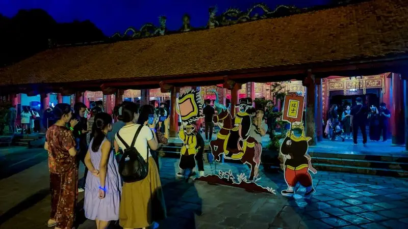 Tour đ&ecirc;m Văn Miếu Quốc Tử Gi&aacute;m, kh&aacute;m ph&aacute; di t&iacute;ch theo c&aacute;ch mới 11