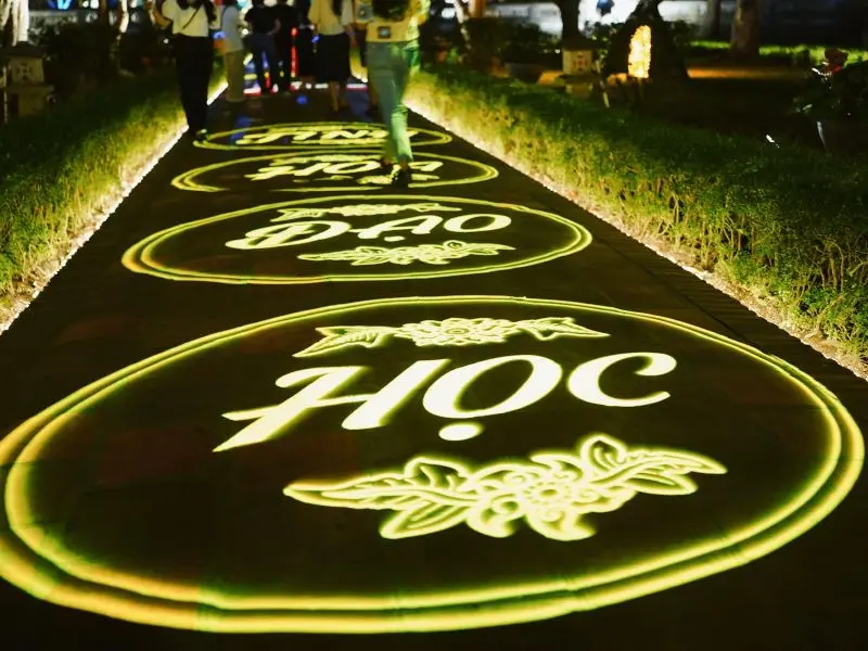 Tour đ&ecirc;m Văn Miếu Quốc Tử Gi&aacute;m, kh&aacute;m ph&aacute; di t&iacute;ch theo c&aacute;ch mới 14