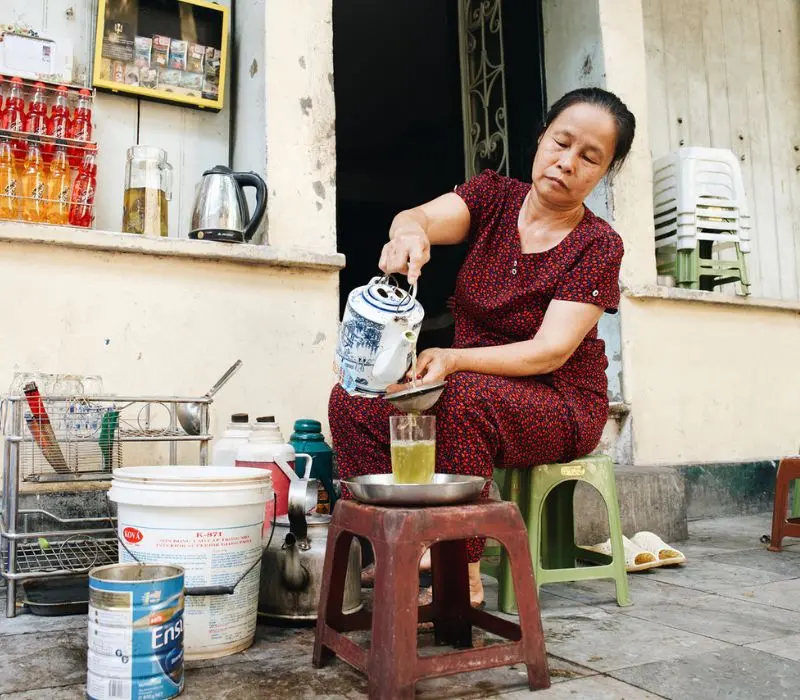 Tr&agrave; đ&aacute; vỉa h&egrave;, văn h&oacute;a b&igrave;nh dị nhưng đậm đ&agrave; của H&agrave; Nội 6