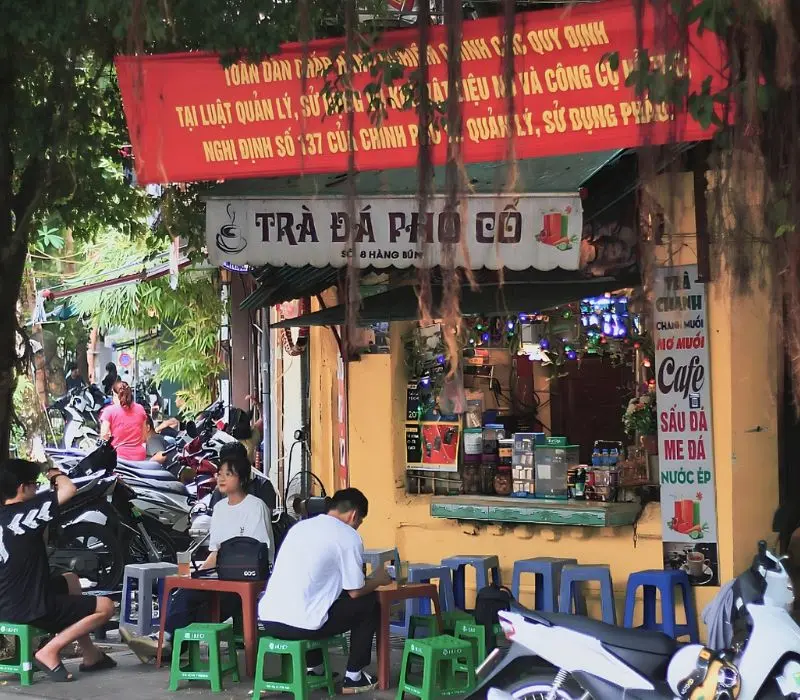 Tr&agrave; đ&aacute; vỉa h&egrave;, văn h&oacute;a b&igrave;nh dị nhưng đậm đ&agrave; của H&agrave; Nội 7