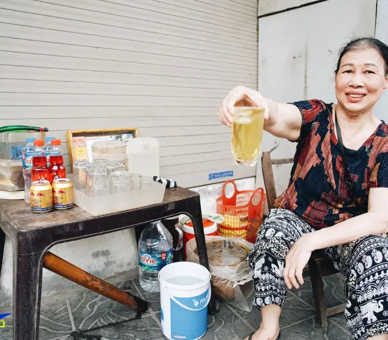 Tr&agrave; đ&aacute; vỉa h&egrave;, văn h&oacute;a b&igrave;nh dị nhưng đậm đ&agrave; của H&agrave; Nội 17