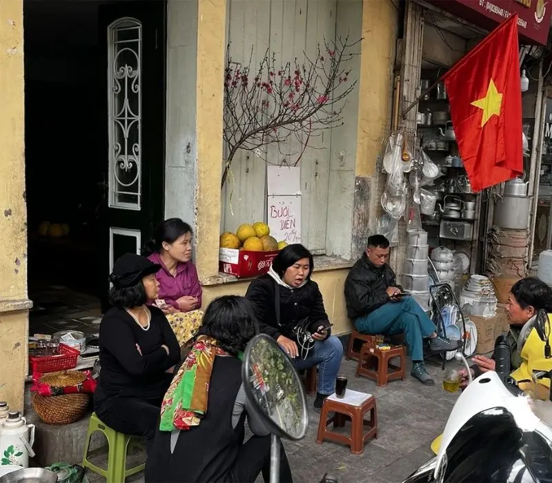 Tr&agrave; đ&aacute; vỉa h&egrave;, văn h&oacute;a b&igrave;nh dị nhưng đậm đ&agrave; của H&agrave; Nội 20