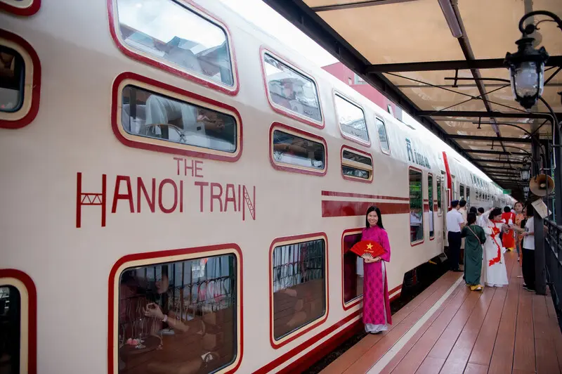 Trải nghiệm t&agrave;u H&agrave; Nội 5 cửa &ocirc;, một h&agrave;nh tr&igrave;nh văn h&oacute;a đặc sắc 9