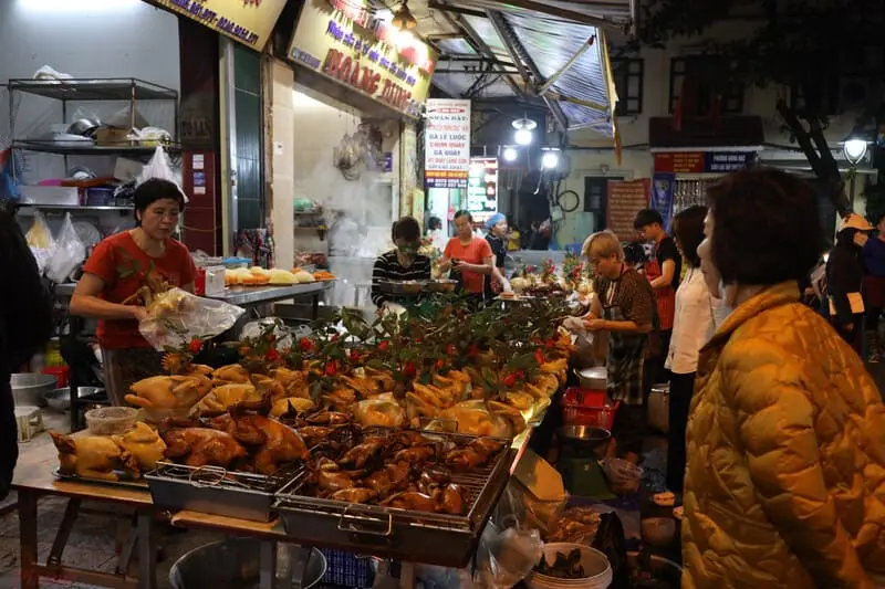 V&ograve;ng quanh Chợ H&agrave;ng B&egrave; kh&aacute;m ph&aacute; thi&ecirc;n đường ẩm thực hấp dẫn 2