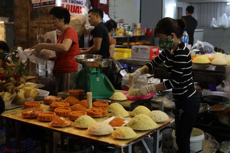 V&ograve;ng quanh Chợ H&agrave;ng B&egrave; kh&aacute;m ph&aacute; thi&ecirc;n đường ẩm thực hấp dẫn 3