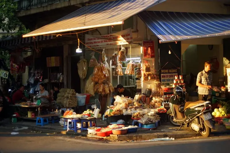 V&ograve;ng quanh Chợ H&agrave;ng B&egrave; kh&aacute;m ph&aacute; thi&ecirc;n đường ẩm thực hấp dẫn 4