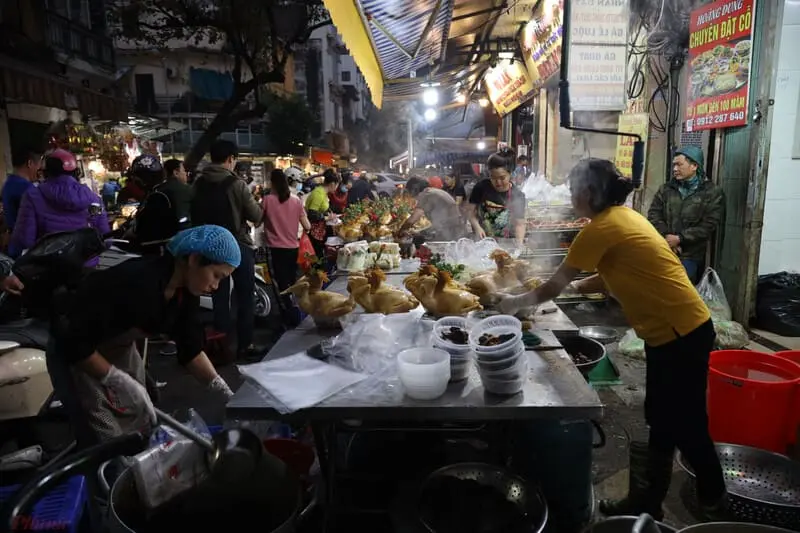 V&ograve;ng quanh Chợ H&agrave;ng B&egrave; kh&aacute;m ph&aacute; thi&ecirc;n đường ẩm thực hấp dẫn 6