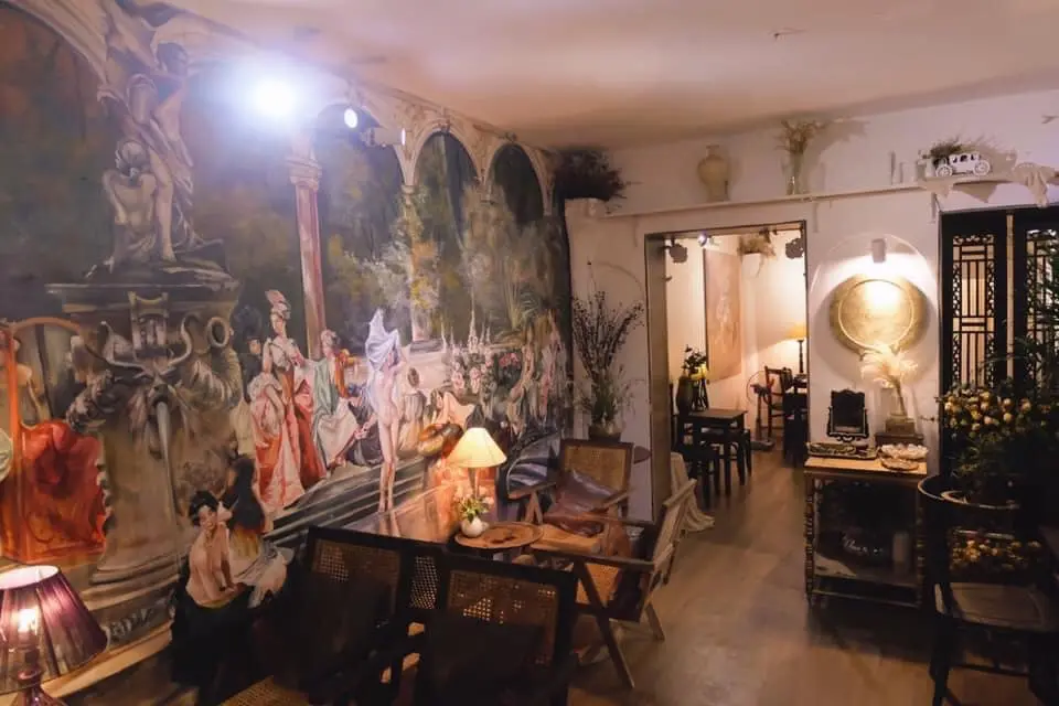 Vừa muốn xem tarot, vừa muốn uống cafe gh&eacute; đến qu&aacute;n cafe H&agrave; Nội n&agrave;y ngay 4