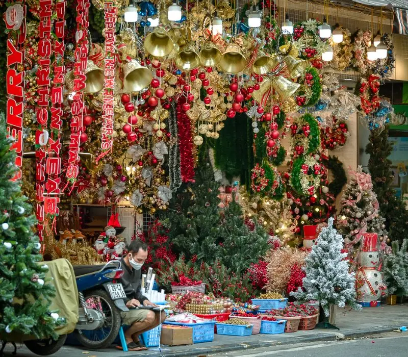 Phố Hàng Mã lung linh trước thềm Noel 2025