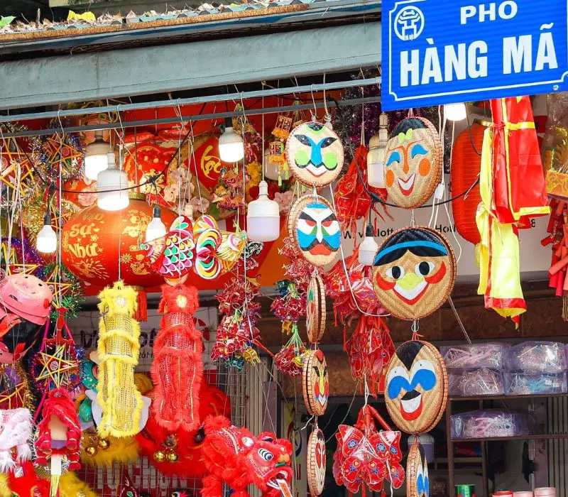Phố Hàng Mã Trung thu 2025 màu sắc rực rỡ, nao nức người