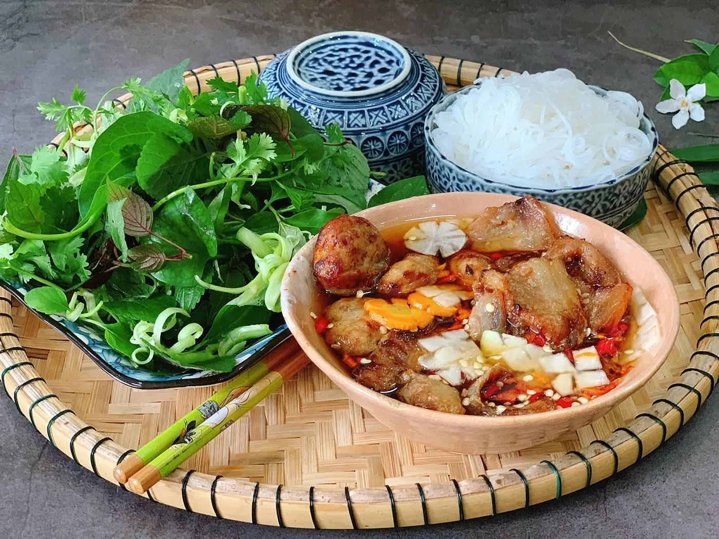 Review bún chả Hà Nội, món ngon ghi danh công thức ẩm thực thế giới