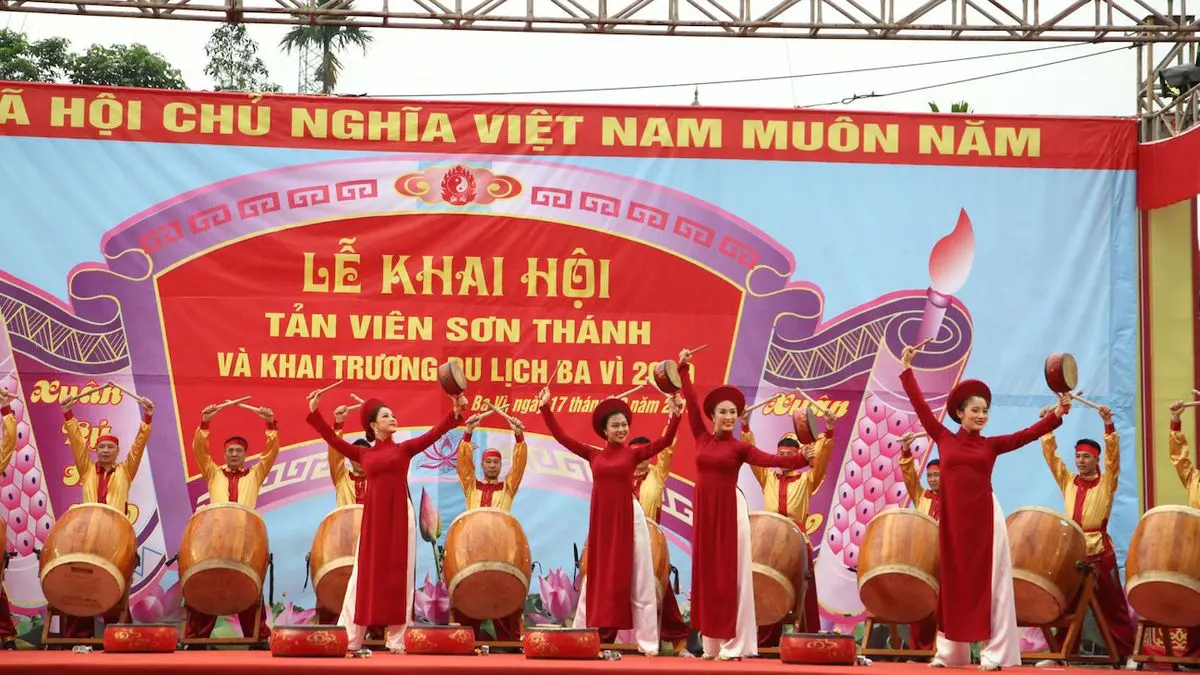 Đủ m&agrave;u sắc m&ugrave;a lễ hội Tản Vi&ecirc;n Sơn Th&aacute;nh của v&ugrave;ng đất Ba V&igrave; linh thi&ecirc;ng 4