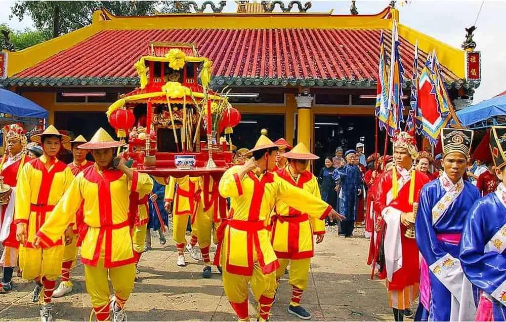 Gh&eacute; thăm đ&igrave;nh Đại Độ tham dự lễ hội V&otilde;ng La đặc sắc 3