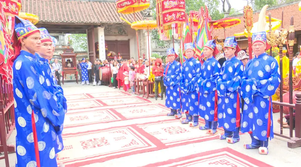 Gh&eacute; thăm đ&igrave;nh Đại Độ tham dự lễ hội V&otilde;ng La đặc sắc 7