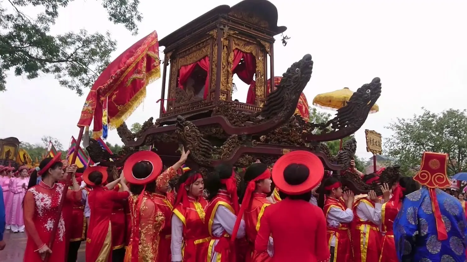 Kh&aacute;m ph&aacute; lại lịch sử h&agrave;o h&ugrave;ng qua lễ hội đền Hai B&agrave; Trưng M&ecirc; Linh 7