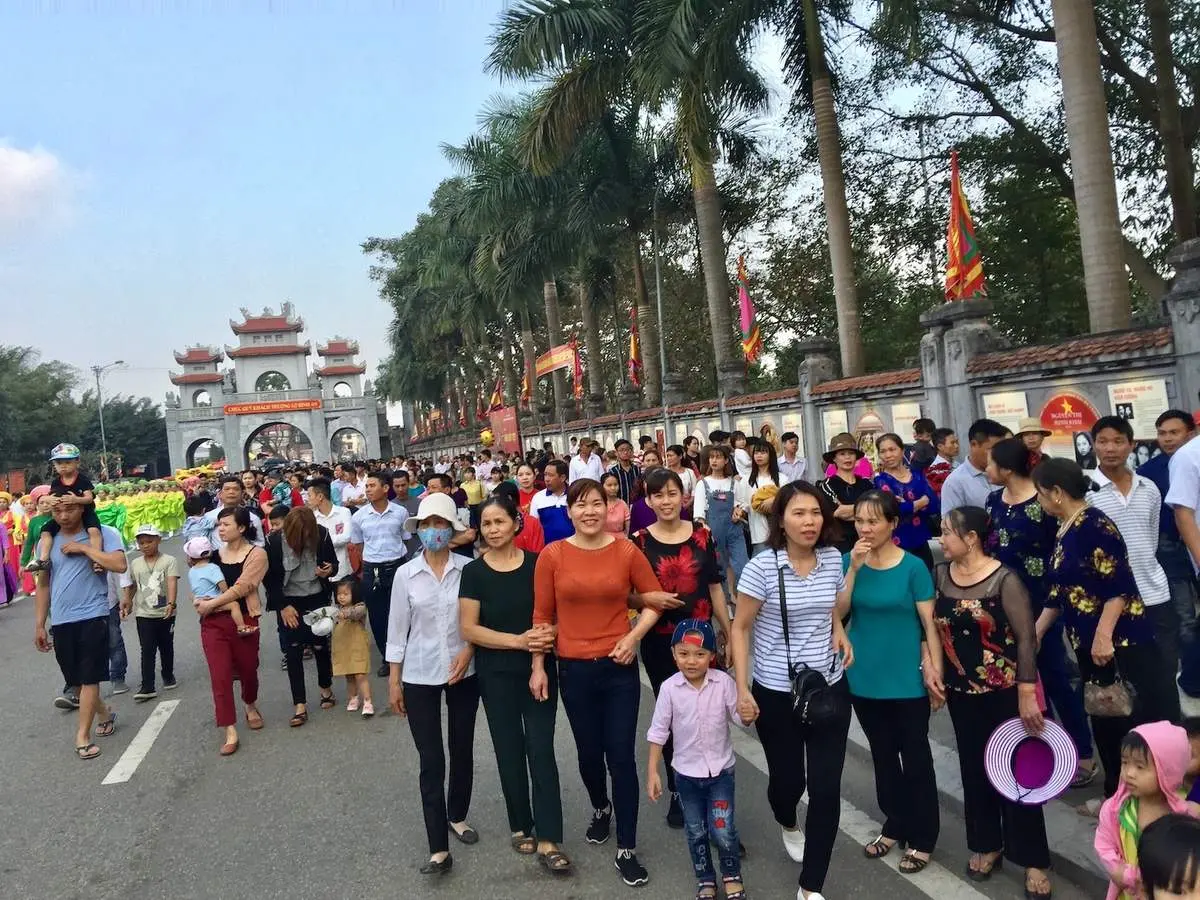 Kh&aacute;m ph&aacute; lại lịch sử h&agrave;o h&ugrave;ng qua lễ hội đền Hai B&agrave; Trưng M&ecirc; Linh 8