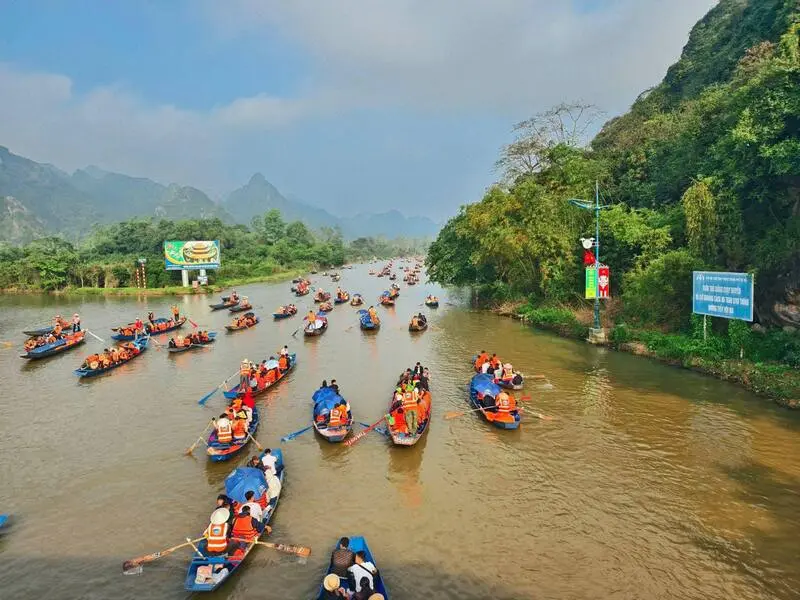 Kh&aacute;m ph&aacute; lễ hội ch&ugrave;a Hương 2026 với n&eacute;t đẹp văn h&oacute;a d&acirc;n tộc Việt 4