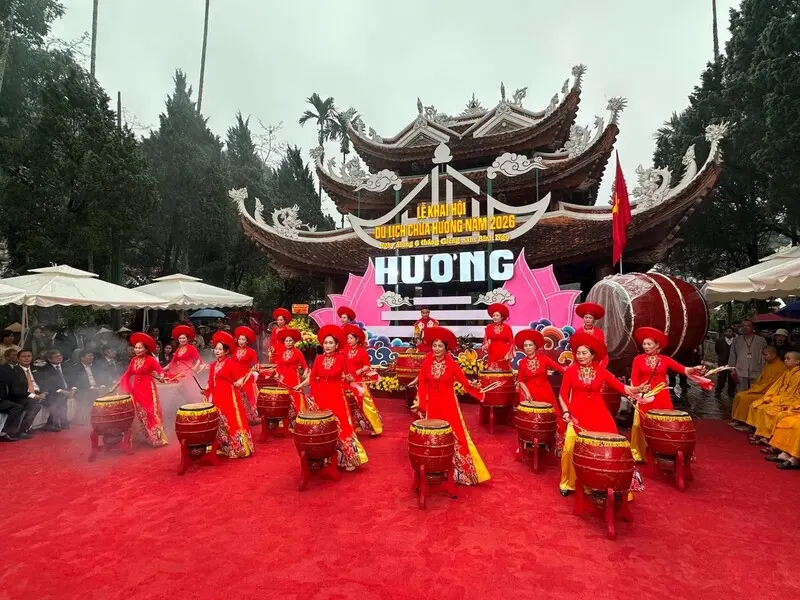 Kh&aacute;m ph&aacute; lễ hội ch&ugrave;a Hương 2026 với n&eacute;t đẹp văn h&oacute;a d&acirc;n tộc Việt 2