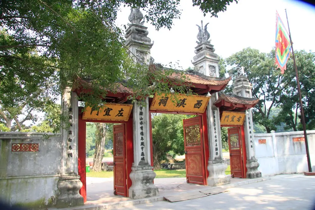 Lễ hội đền Voi Phục - Lễ hội của ng&ocirc;i đền trấn giữ ph&iacute;a T&acirc;y trong Tứ trấn của kinh th&agrave;nh Thăng Long 2