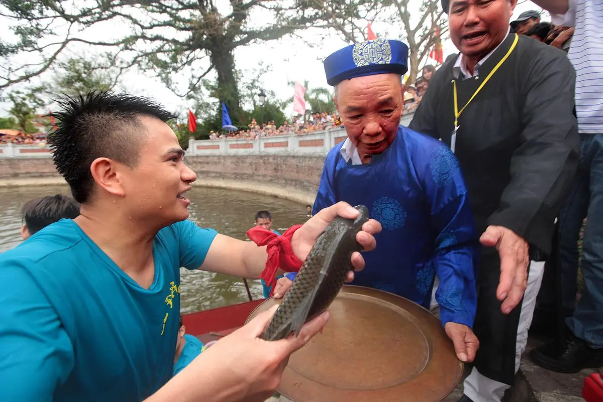 Lễ Hội L&agrave;ng Lệ Mật c&oacute; g&igrave; m&agrave; lại khiến du kh&aacute;ch khiếp sợ đến thế?! 7