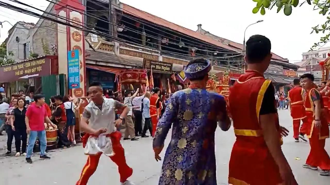 Lễ hội l&agrave;ng nghề B&aacute;t Tr&agrave;ng - Lễ hội l&agrave;ng nghề l&acirc;u đời của Việt Nam 5