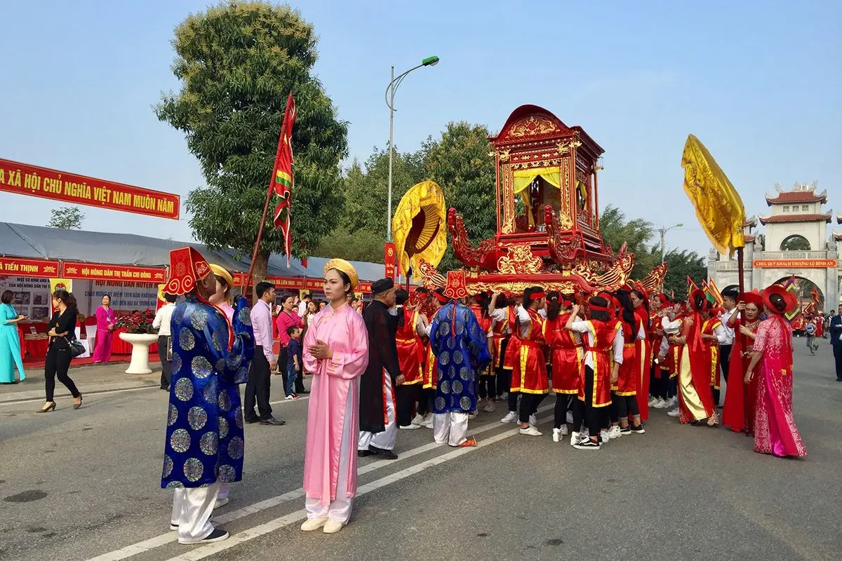 Rộn r&agrave;ng c&aacute;c lễ hội m&ugrave;a xu&acirc;n H&agrave; Nội bạn c&oacute; thể gh&eacute; đến 2