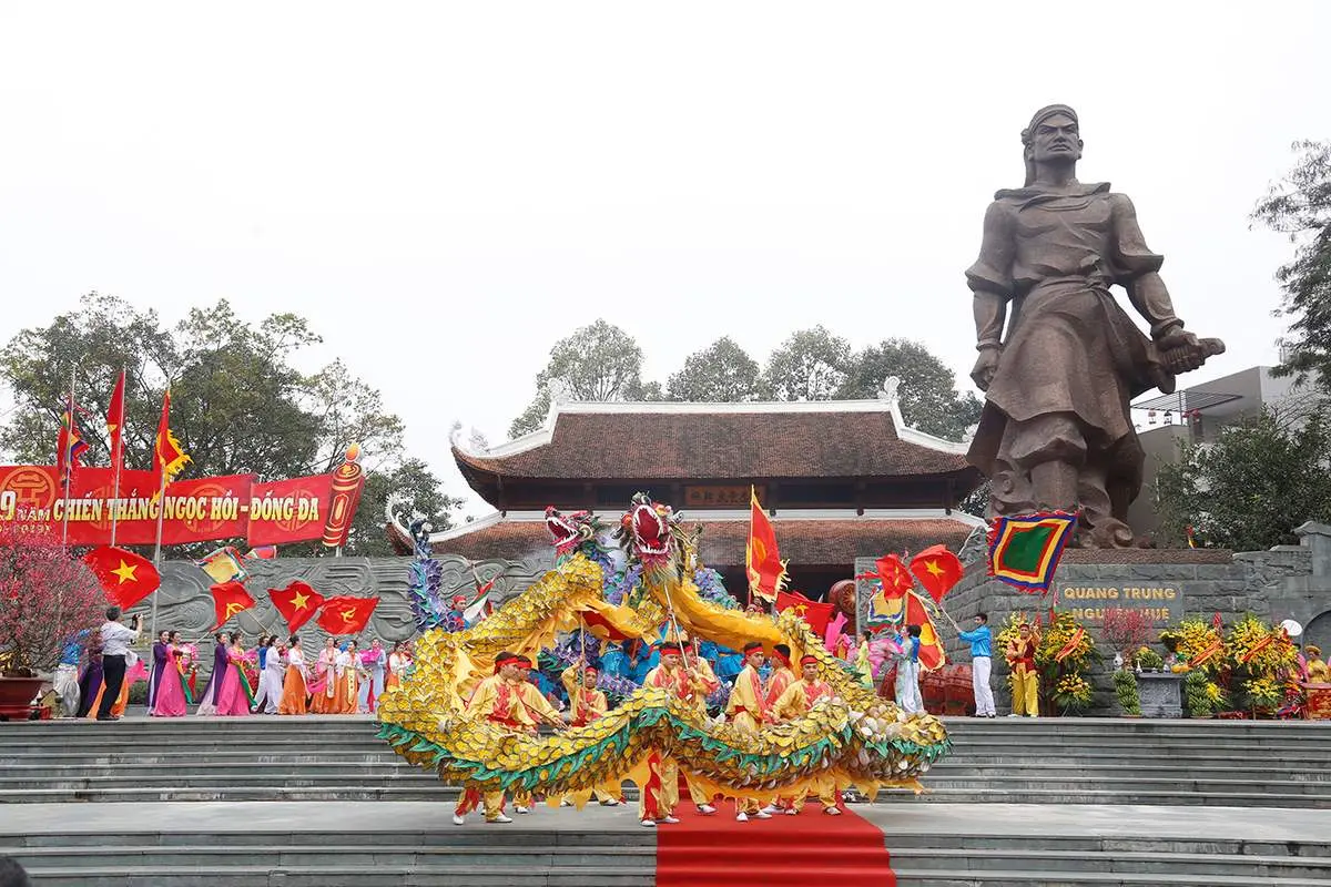 Rộn r&agrave;ng c&aacute;c lễ hội m&ugrave;a xu&acirc;n H&agrave; Nội bạn c&oacute; thể gh&eacute; đến 7