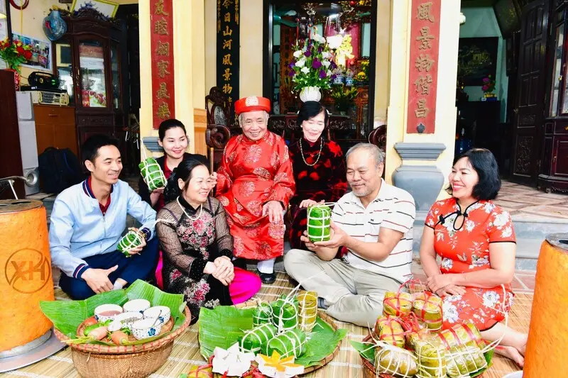 Gh&eacute; L&agrave;ng Ước Lễ xem nghề l&agrave;m chả lừng lẫy thủ đ&ocirc; 9
