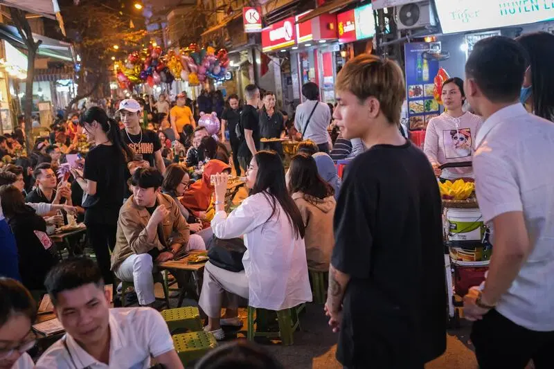 Gợi &yacute; lịch tr&igrave;nh đi chơi đ&ecirc;m H&agrave; Nội d&agrave;nh cho hội c&uacute; đ&ecirc;m 6