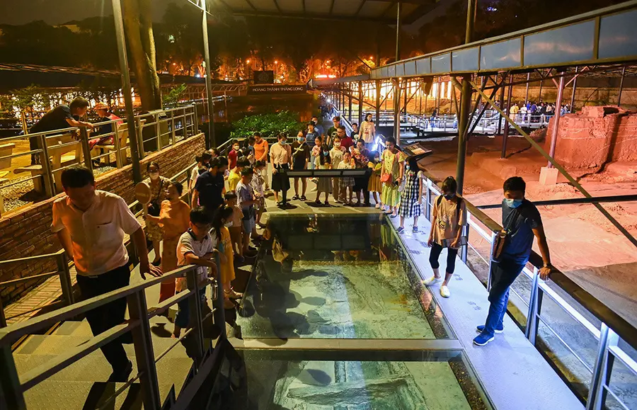 Tour đ&ecirc;m kh&aacute;m ph&aacute; Ho&agrave;ng Th&agrave;nh Thăng Long H&agrave; Nội t&igrave;m về cội nguồn lịch sử 10