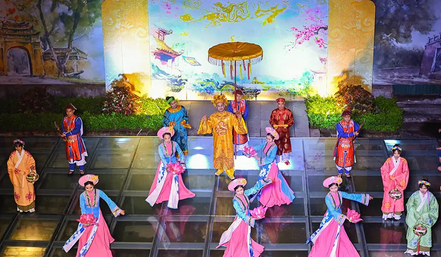 Tour đ&ecirc;m kh&aacute;m ph&aacute; Ho&agrave;ng Th&agrave;nh Thăng Long H&agrave; Nội t&igrave;m về cội nguồn lịch sử 4