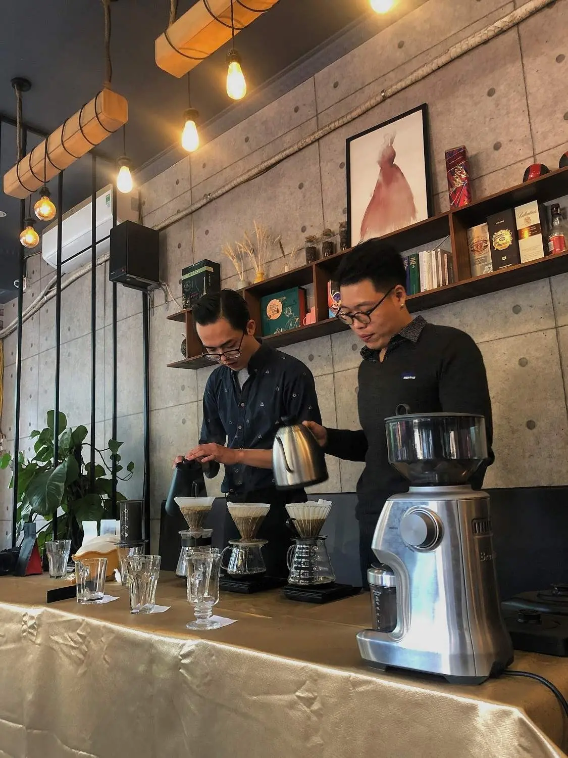 Cả v&ugrave;ng trời b&igrave;nh y&ecirc;n đến lạ tại Classe Coffee n Books 10