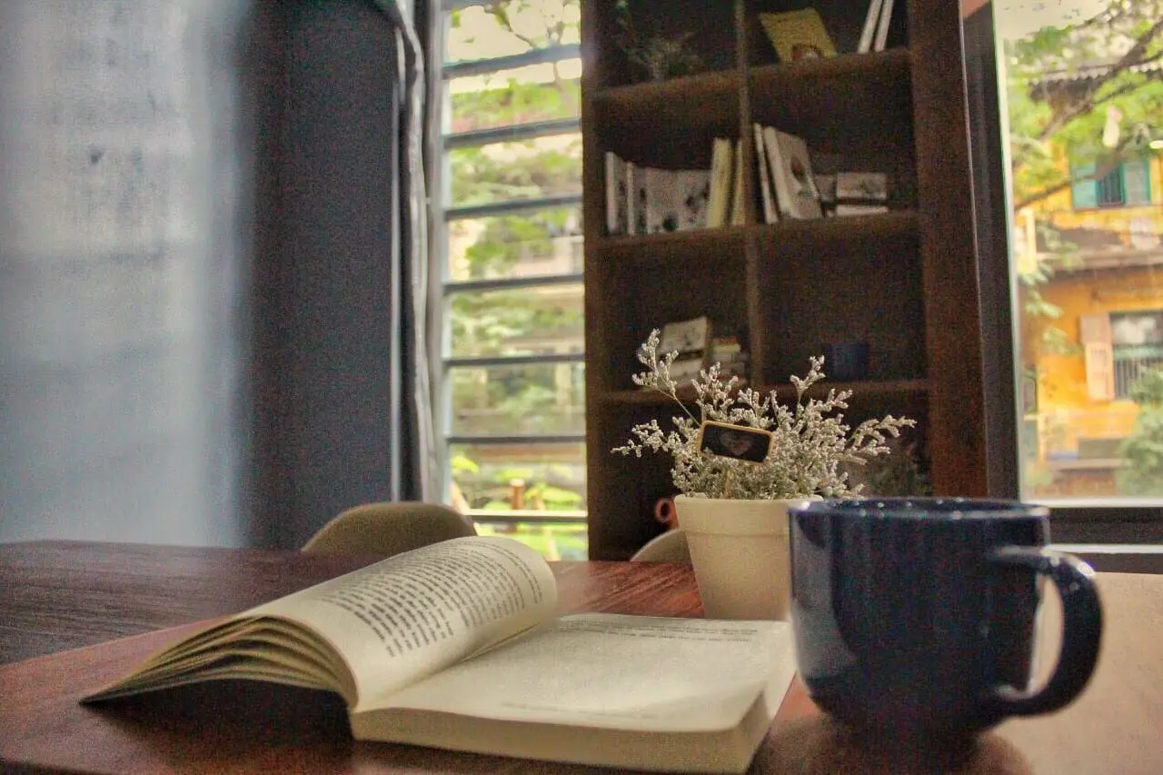 Cả v&ugrave;ng trời b&igrave;nh y&ecirc;n đến lạ tại Classe Coffee n Books 8