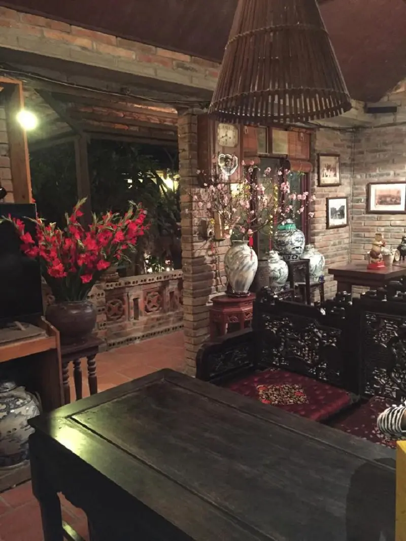 Cung Trầm Cafe Ẩm Thực với vẻ đẹp y&ecirc;n b&igrave;nh, ho&agrave;i cổ 10