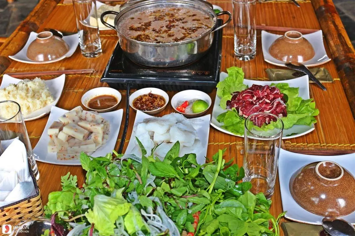 Đậm đ&agrave; hương vị Lẩu cua đồng Hải Ph&ograve;ng với đủ loại topping 3
