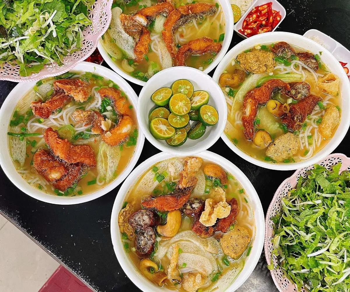 Đi đ&acirc;u về đ&acirc;u vẫn nhớ m&atilde;i hương vị của m&oacute;n B&uacute;n c&aacute; cay Hải Ph&ograve;ng 4