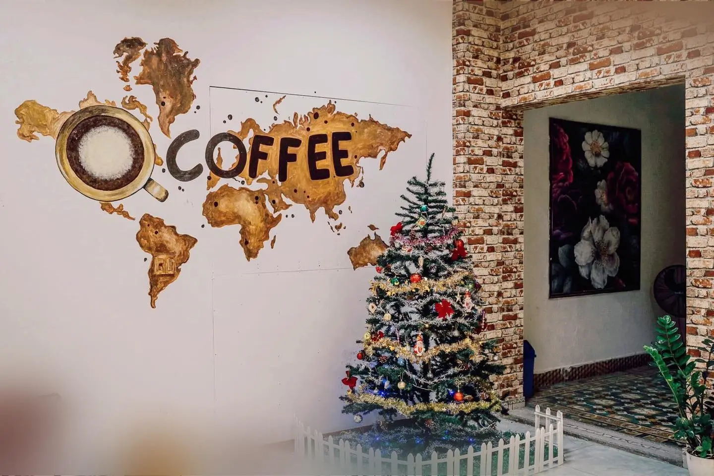 Đi nh&oacute;m đ&ocirc;ng cũng kh&ocirc;ng lo khi gh&eacute; Q Coffee Hải Ph&ograve;ng 11