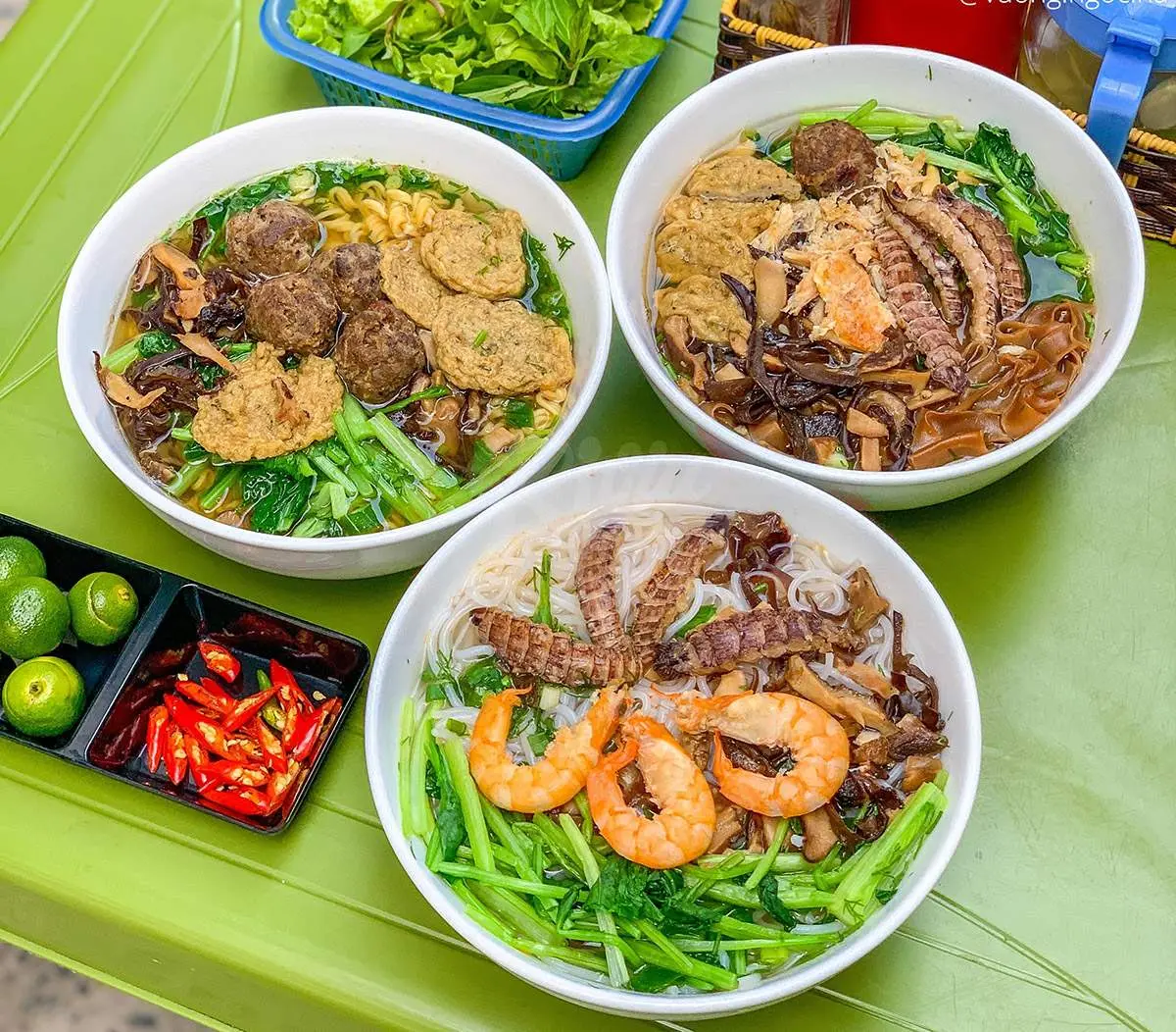 Điểm danh những Qu&aacute;n ăn vặt ngon ở Hải Ph&ograve;ng 24